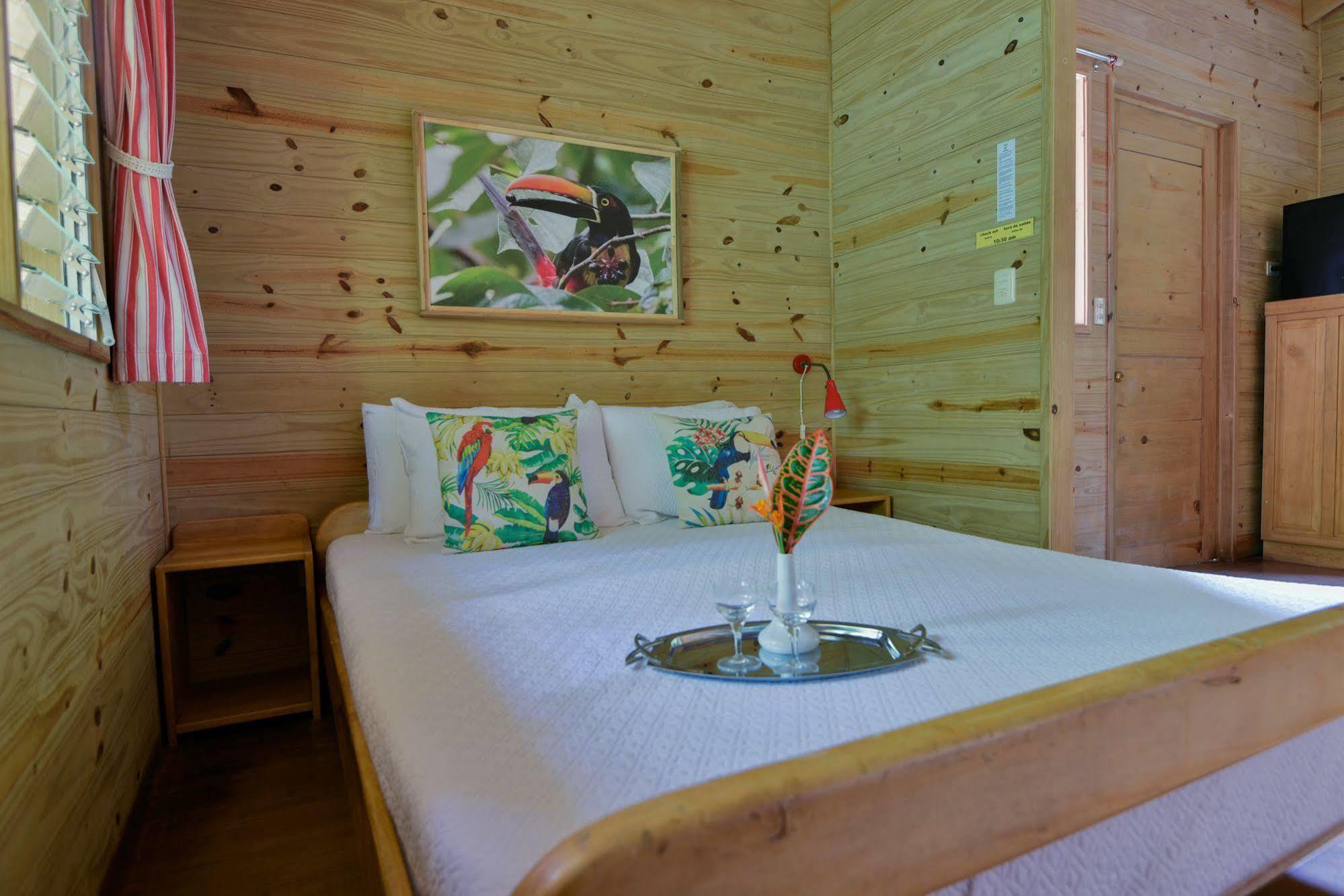Hotel El Mono Feliz Ojochal Bagian luar foto
